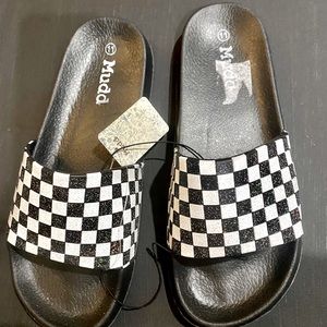 NWT CHECKERED FLOPS